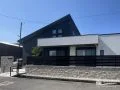 高級感をもたらす石張りの塀