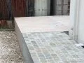 階段になっていた部分を延長して埋め有効活用