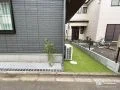 緑豊かなお庭とモダンな印象の玄関周りがお住まいに馴染む工事