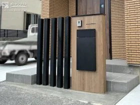 スリットと木目の調和が美しいナチュラルモダンな門周り工事