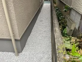犬走りの雑草・ぬかるみ対策[施工後]