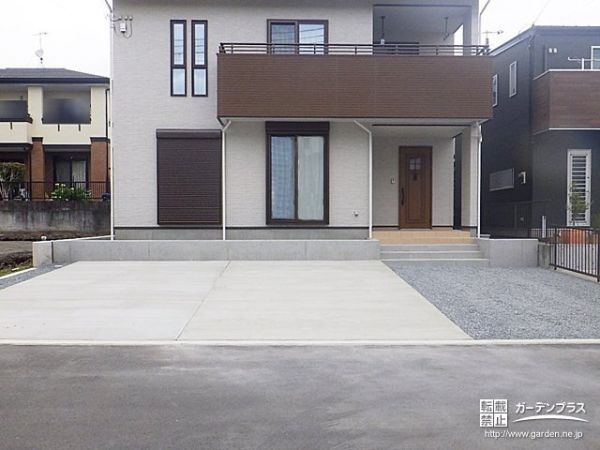快適な駐車スペースと歩きやすい玄関アプローチのリフォーム工事 (No.23855) / 駐車スペースの施工例 | 外構工事のガーデンプラス