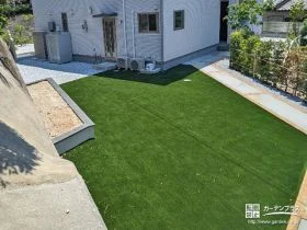 お子様も大喜びのふかふかの人工芝スペース[施工後]