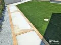 レンガや乱形石をあしらった温かな雰囲気のアプローチ