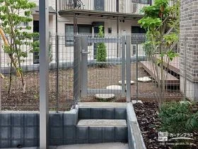 フェンスと門扉でお庭をクローズにしドッグランとして活用[施工後]