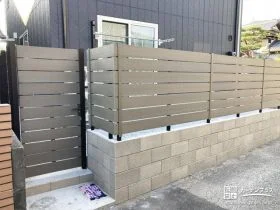 リアルな木目調が楽しめる目隠しフェンス[施工後]