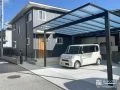 ブラックと木目調で統一したシンプルスタイリッシュな新築外構