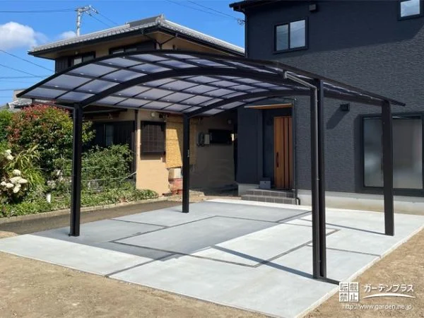 ブラックフレームがモダンなお住まいにマッチするカーポート工事