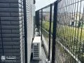 高い擁壁上での安全を守るメッシュフェンス