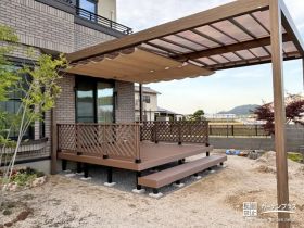 おしゃれなウッドデッキとテラス屋根で快適なお庭リフォーム工事