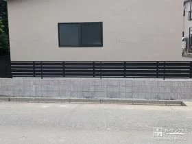 圧迫感なく敷地境界を明確にするブロックとフェンスの設置工事