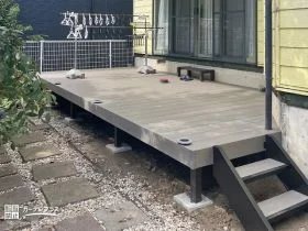 家族での団らんや家事などに最適な人工木デッキの設置工事