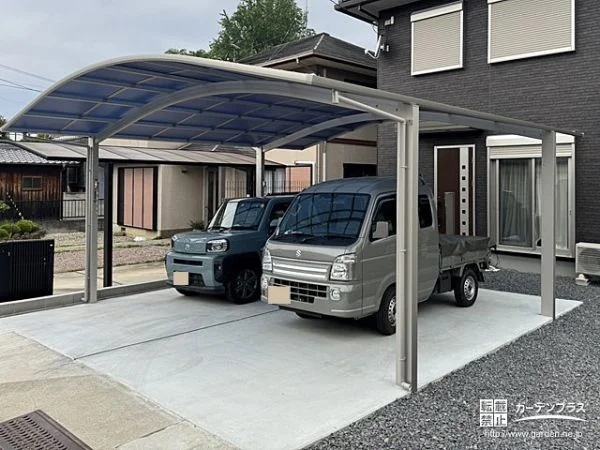 水はけよく雑草が生えない建物周りと優しい印象のカーポート工事