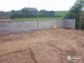 メッシュタイプのフェンスで圧迫感なく敷地境界を明確にした工事