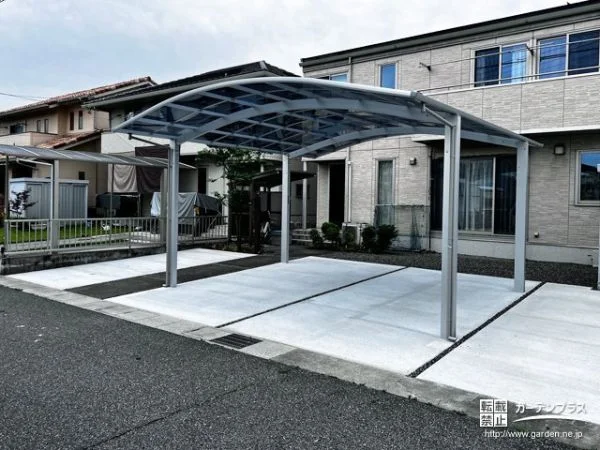 広い前庭へのコンクリート打設と2台用カーポート設置工事
