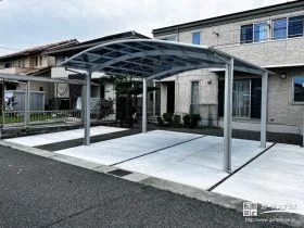 広い前庭へのコンクリート打設と2台用カーポート設置工事