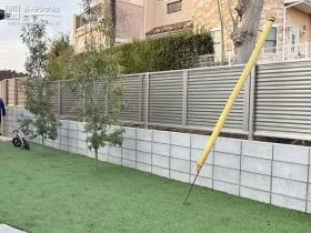 目隠し率100％で洗練された印象の目隠しフェンス[施工後]