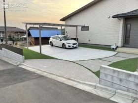 鮮やかな緑がお住まいを引き立てる新築外構
