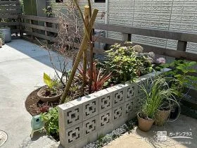 植栽スペース脇に華やかなデザインのブロックを施工[施工後]