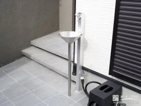 立ったまま手が洗えるスリムな立水栓[施工後]