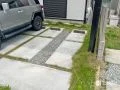 【施工前】雑草が気になっていた駐車スペース