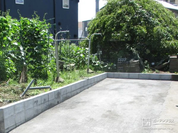 駐車スペースを平らで使いやすくお手入れを楽にした舗装工事