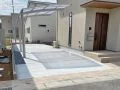 光を取り込む明るい駐車スペース