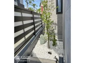 アート作品のように空間を切り取る植栽スペース[施工後]