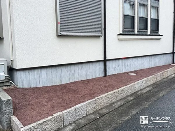 オワコン舗装で水はけを向上し雑草も防いだ植栽スぺース工事