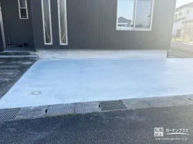 前庭部分にコンクリートを打設し駐車スペースとて活用する工事