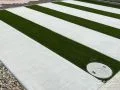 ライン状にコンクリートと人工芝を敷設