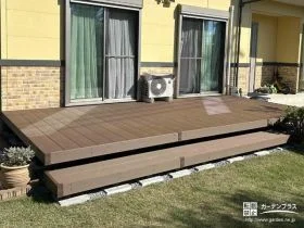 ご家族で憩いのひと時をお過ごしいただける人工木ウッドデッキ