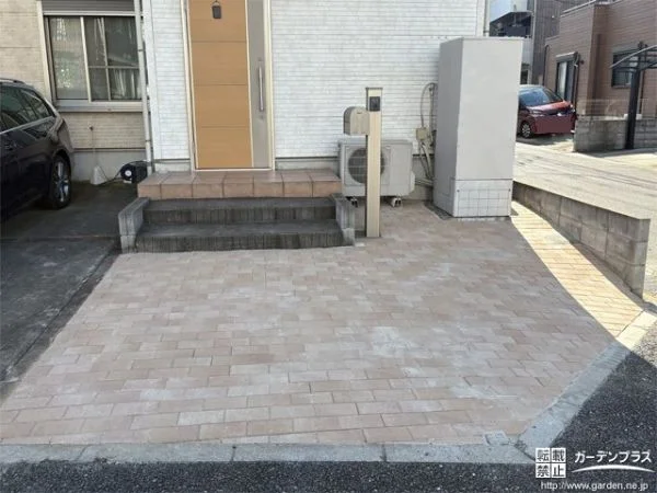 天然石調のインターロッキング敷きで美しく仕上げた駐車場工事