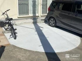 花壇を撤去して土間コンクリートを打設した駐車スペース拡張工事