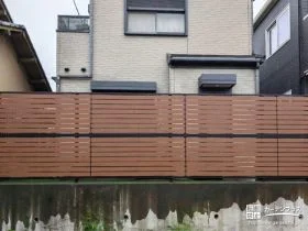 木目調がナチュラルで美しい目隠しフェンス[施工後]