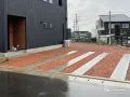 瓦チップとコンクリートのコントラストが美しい駐車スペース工事