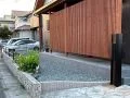枕木材を使用した玄関ポーチがモダンなお住まいにマッチする工事