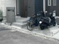 こだわりの門周りを際立たせるインターロッキングアプローチ