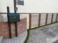ローメンテナンスで可愛らしい印象の玄関周り