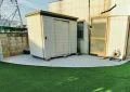 白砂利で雑草対策しながら、明るく仕上げた物置まわり