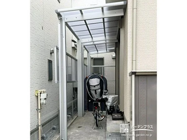 少しの雨なら気にせずお庭をお使いいただけるテラス屋根設置工事