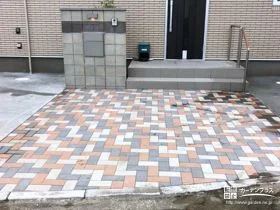 水たまりになりにくい明るいインターロッキングアプローチ[施工後]