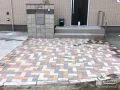 水たまりになりにくい明るいインターロッキングアプローチ