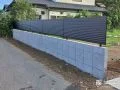 敷地の内外を明示する目隠しフェンス