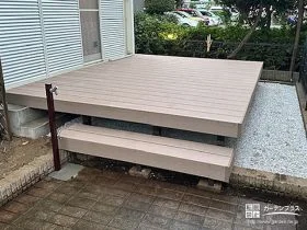 温かみがありローメンテナンスな人工木ウッドデッキの設置工事