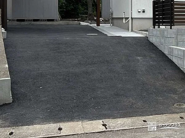 傾斜があってもお車をスムーズに出し入れできる駐車スペース工事