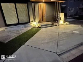 外部空間との一体感と広がりを感じられる駐車スペース[施工後]