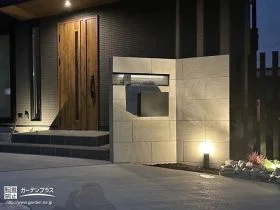 2種類のタイルをあしらった高級感のある門柱[施工後]