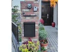 レトロ調で温かみのある印象に仕上げた門柱のリフォーム工事