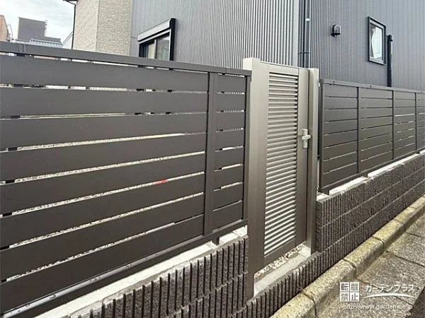 目隠しフェンスと施錠可能な門扉で防犯性を向上したお庭周り工事